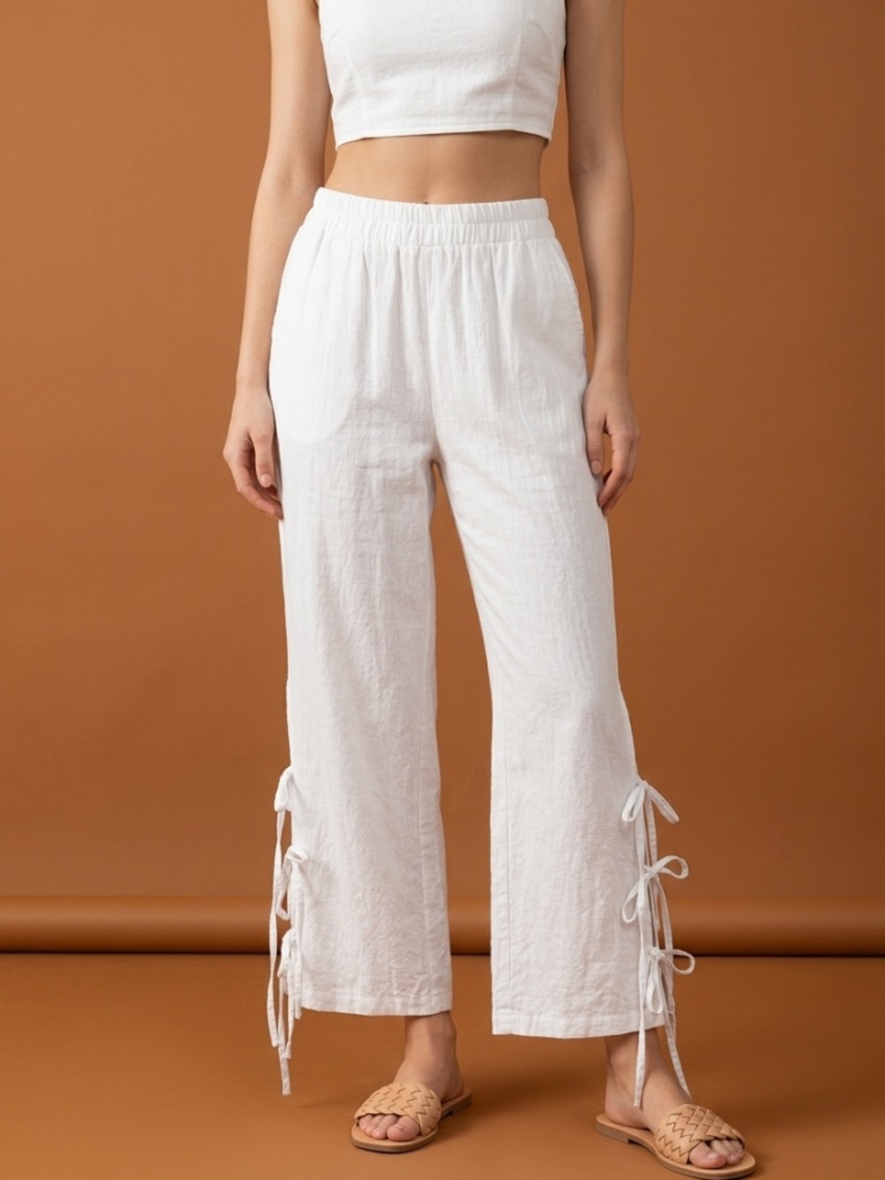 |•White Cropped Pants with Ties•| Small